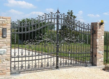 Kovaná brána